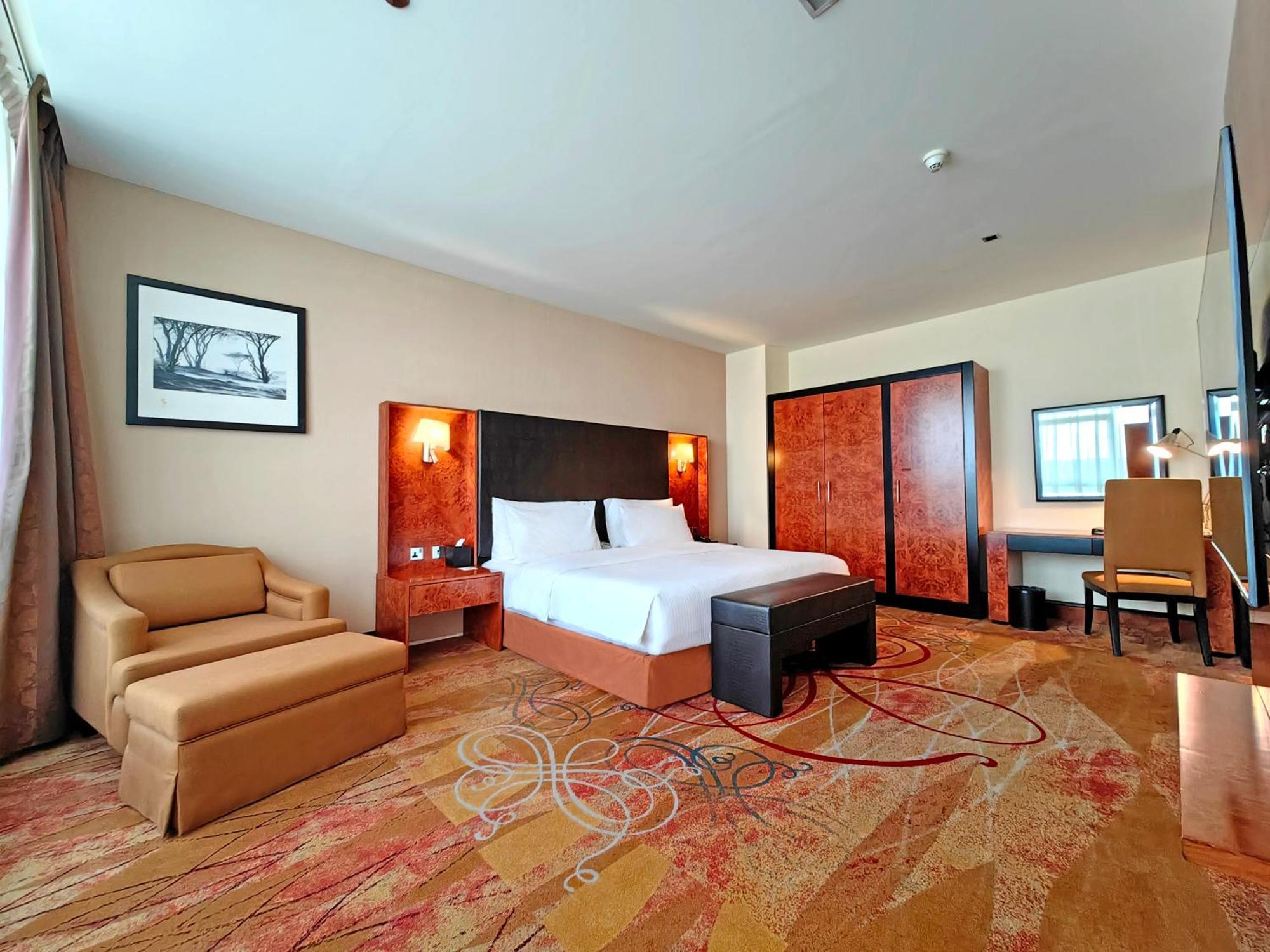 Millennium Airport 4*