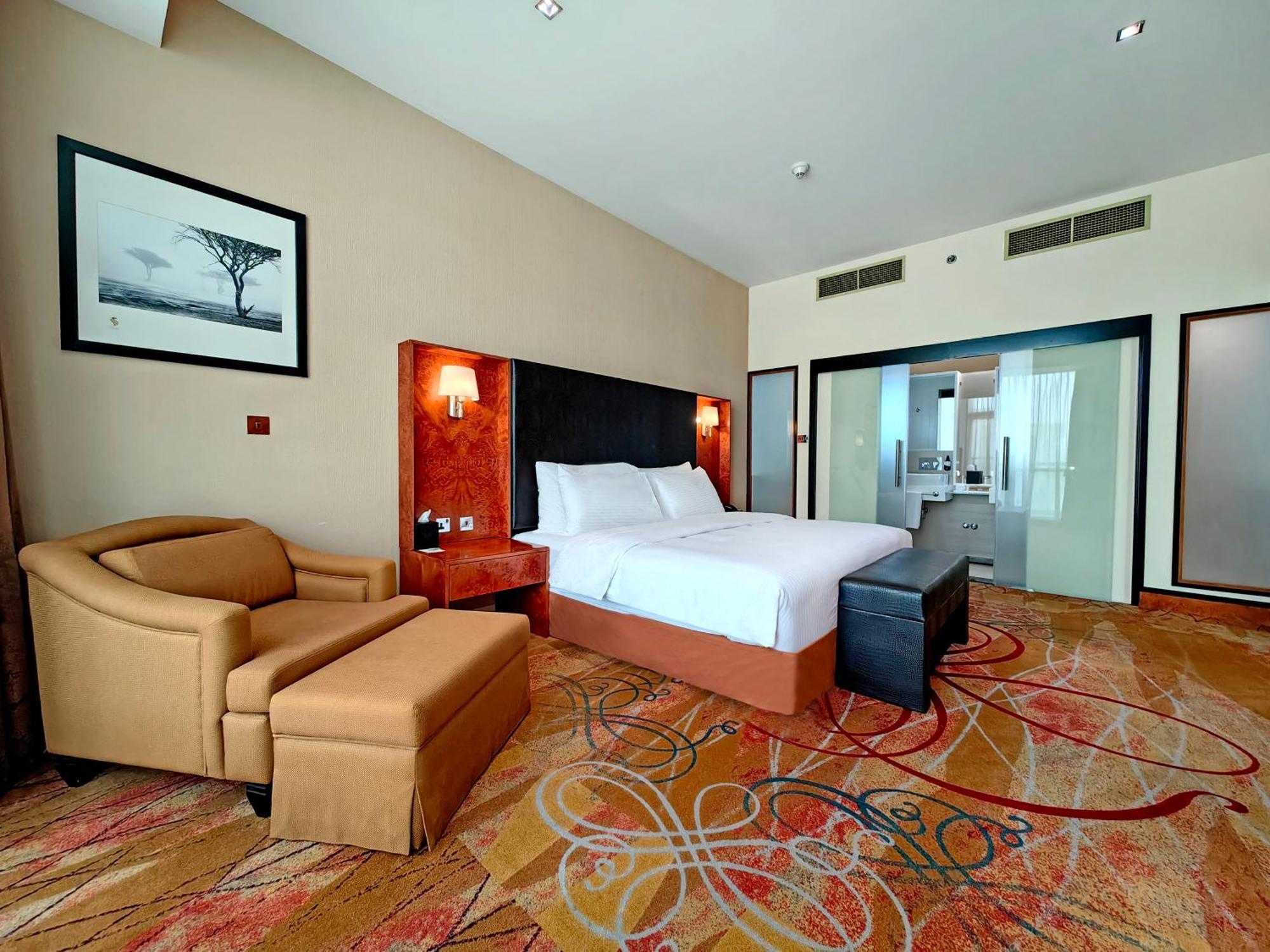Millennium Airport 4*