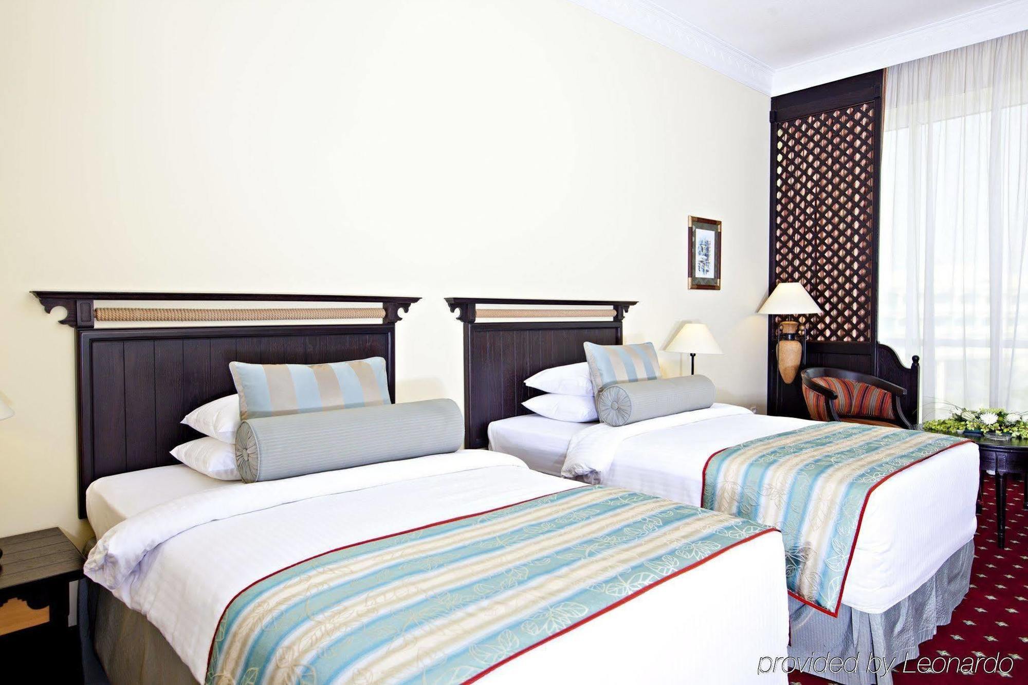 Hotel Millennium Airport 4*