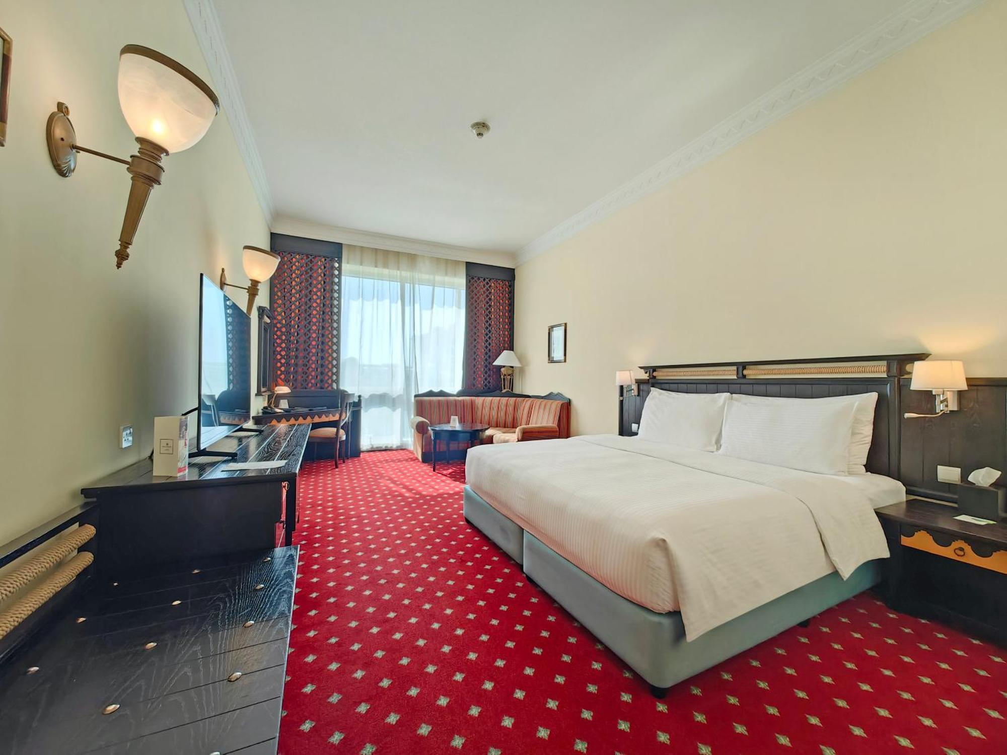 Hotel Millennium Airport 4*