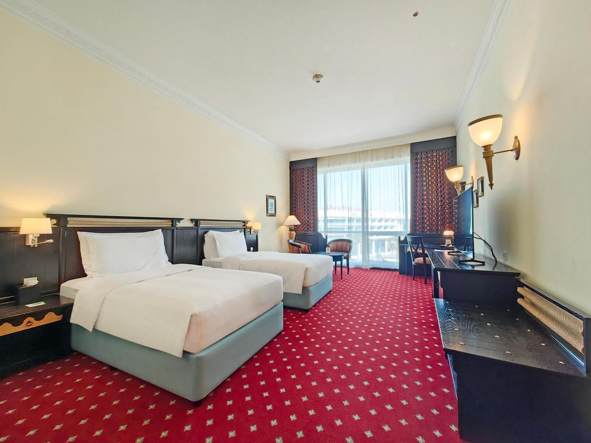 Millennium Airport 4*