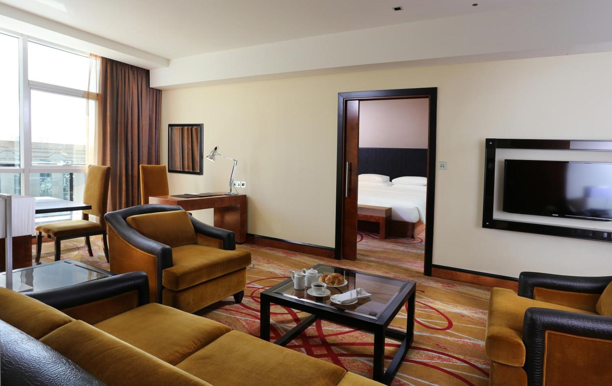 Hotel Millennium Airport 4*